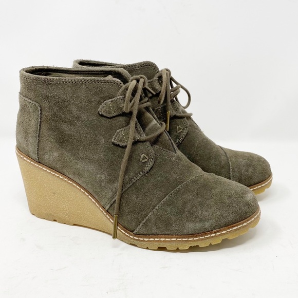 Toms Shoes - TOMS Lace Up Suede Wedges in Size 8 Women's